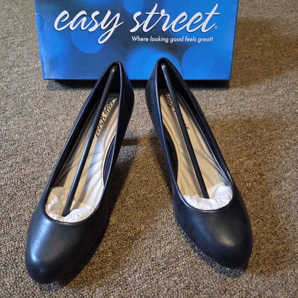 Easy Street Black Heels Elegant Comfort 6.5W